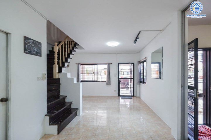 *****บ้านแฝดมือสองย่านนนทบุรี ม.สวัสดีการ์เด้นวิลล์ บางใหญ่-กาญจนาภิเษก บนเนื้อที่ 39.5 ตร.ว. ฟังก์ชัน 3 ห้องนอน 2 ห้องน้ำ 2 ที่จอดรถ แถมฟรี! 3 เครื่องปรับอากาศ บรรยากาศเงียบสงบ ทำเลดีมาก ใกล้ตลาด, ทางด่วน "ศรีรัช" และรถไฟฟ้าสายสีม่วง "สถานีตลาดบางใหญ่"